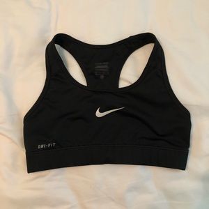 Nike Classic Swoosh Sports Bra